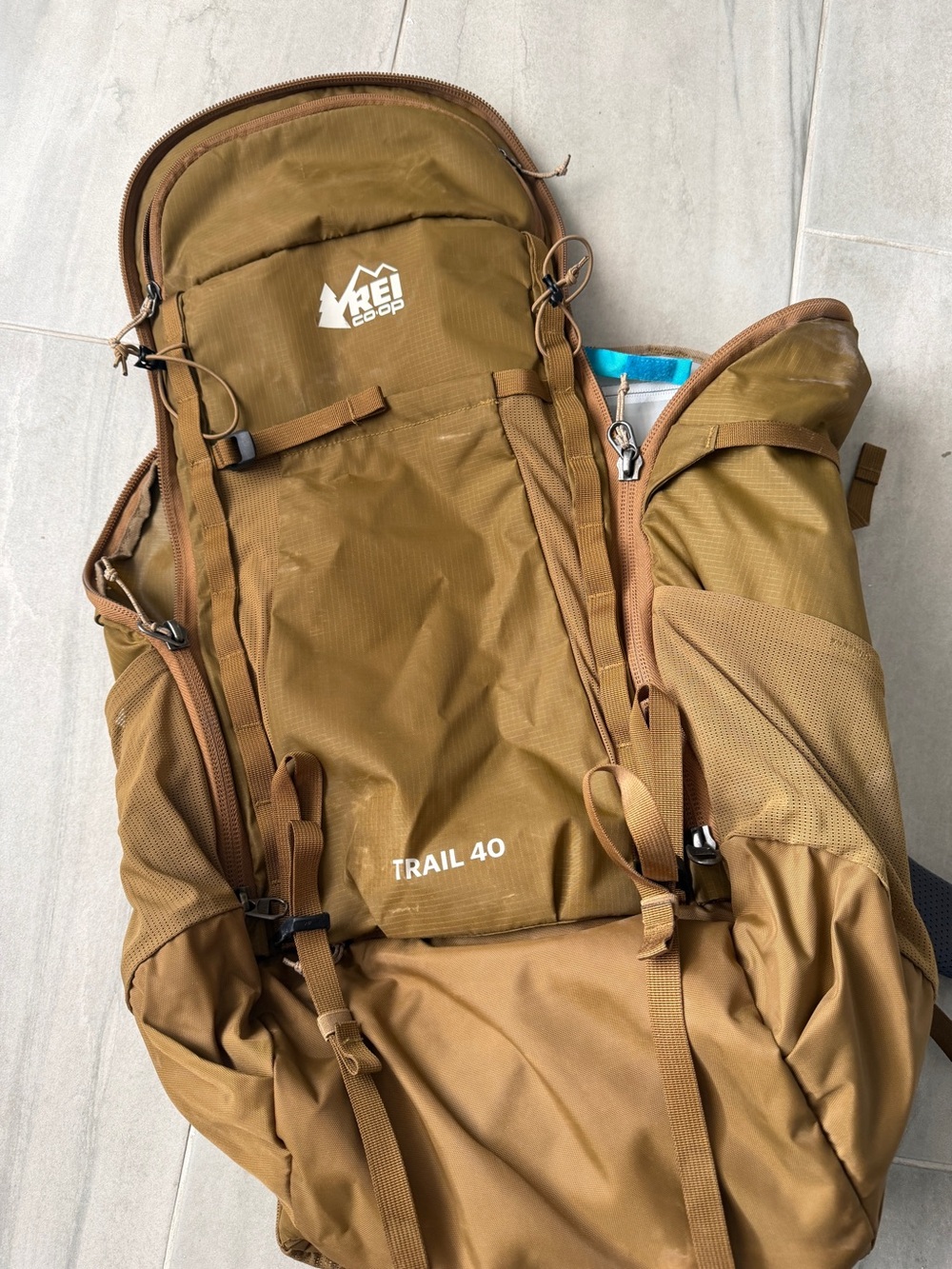 Trail 40 Men's Hiking Backpack - Oak Brown